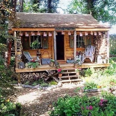 Small Cottage Garden Ideas, Small Garden Shed, Shed Of The Year, Garden Cabins, Wooden Cabin, Casa Country, Farmhouse Garden, Little Cabin, Small Cottage