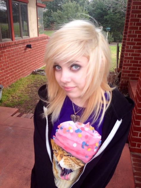 scenecore scene queen scenequeen 2014 2010 2011 2013 2015 Emo Aesthetic Outfit, Scene Kid Hair, 2010s Emo, Blonde Scene Hair, Scene Emo Fashion, Emo Scene Girls, Scene Queen, Emo Scene Hair, Scene Girl