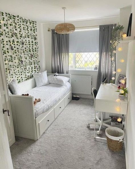 Teen Small Bedroom Ideas, Room Inspiration Teenage, Teen Room Decor Small Rooms, Small Teen Bedroom Ideas, Bedroom Ideas For Small Rooms For Teens, Really Small Bedroom Ideas, Small Room Storage Ideas, Small Room Idea, Small Bedroom Ideas For Teens