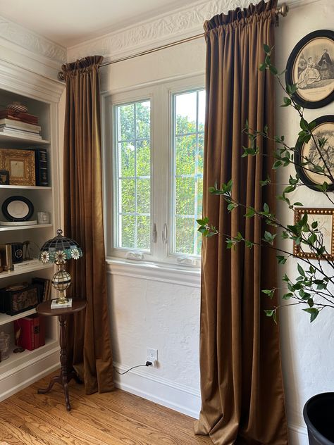 Curtains Vintage Living Room, Curtains Living Room Velvet, Mismatched Curtains Living Rooms, Dark Drapes Bedroom, Curtain Room Separator Ideas, Velvet Window Curtains, Bedroom With Velvet Curtains, Velvet Living Room Curtains, Velvet Curtains In Bedroom