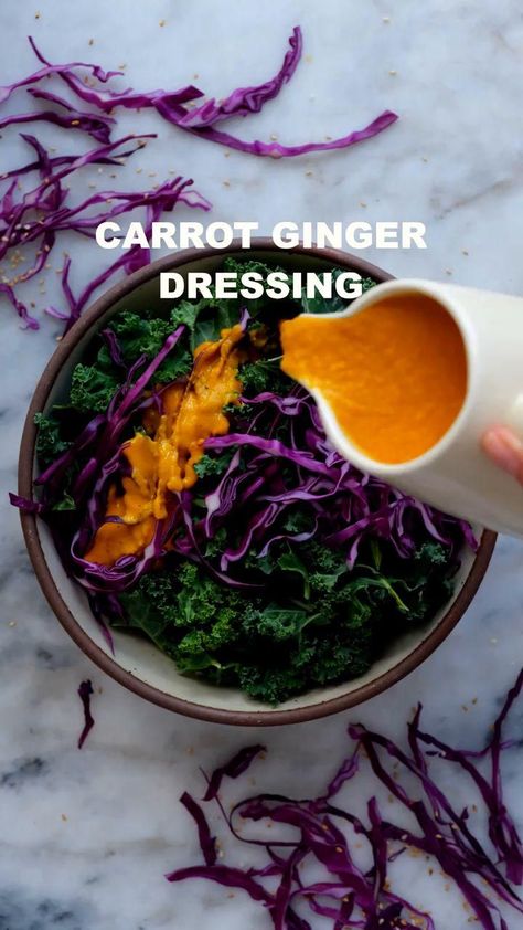 Carrot Ginger Dressing: your new favorite condiment! This sauce is zingy, slightly sweet, SO refreshing, and incredibly versatile! Just 8 INGREDIENTS, 1 BLENDER, and 10 MINUTES required for soy-free, naturally-sweetened, carrot ginger deliciousness. Drizzle this on salads, bowls, rice, and beyond! Vegan Sauces, Salads Bowls, Carrot Ginger Dressing, Resep Salad, Salad Dressing Recipes Homemade, Minimalist Baker, Ginger Dressing, Carrot And Ginger, Salad Dressing Recipes