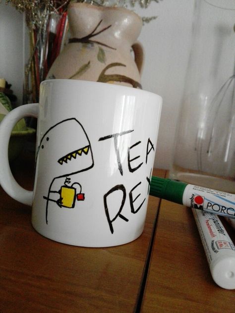 Sharpie Mug - Tea Rex Paint A Mug Ideas Easy, Diy Mug Designs Sharpie, Ceramic Cup Painting Ideas, Coffee Mug Painting Ideas, Sharpie Mug Designs, Tea Rex Mug, Diy Sharpie Crafts, Coffee Cup Crafts, Diy Mug Designs