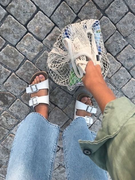 White Birkenstock, White Birkenstocks, Birkenstock Outfit, Simple Fashion, Summer Feeling, New Energy, Looks Style, Mode Inspiration, Summer Baby