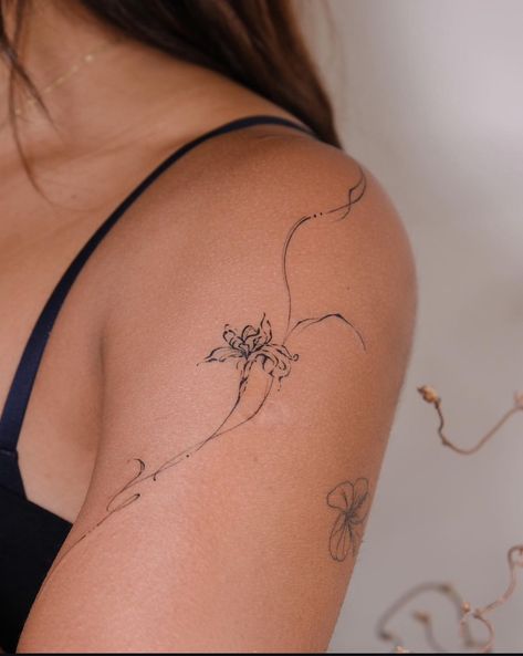 Dainty Long Flower Tattoos, Spine Fineline Tattoo, Jasmine Shoulder Tattoo, Vine Tattoos Fine Line, Hip Leaf Tattoos Women, Super Feminine Tattoos, White And Black Ink Tattoo, Elegant Nature Tattoos, Love Above All Else Tattoo