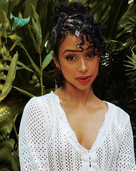 Liza Koshy, Vlog Squad, Star Actress, Imperfection Is Beauty, Instagram Family, Garden Gnome, Family Affair, Makeup Art, Powerful Women