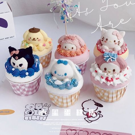 Cinnamonroll Sanrio Cupcakes, Cinnamoroll Cupcake, Sanrio Cupcakes, Sanrio Food, Cinnamon Roll Cupcakes, 귀여운 음식 그림, Cute Cupcake, Kawaii Dessert, Kawaii Cooking