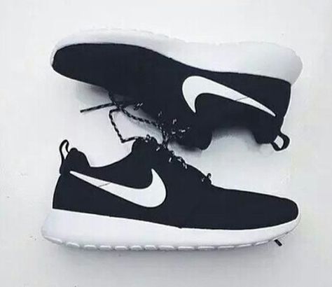 Nike Shoes Running, Tennis Shoes Womens, Nike Runners, Nike Free Runners, Nike Free Run, Roshe Run, Nike Tennis Shoes, Nike Tennis, Discount Nikes