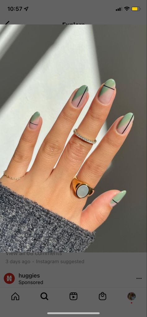 Green Nails Geometric, Mail Design With Lines, Green Nails With Line Design, Gel Green Nails Art Ideas, Modern Green Nails, Stripes Nail Designs, Geometric Nail Art Green, Almond Acrylic Nails Line Designs, Nail Inspo Geometric