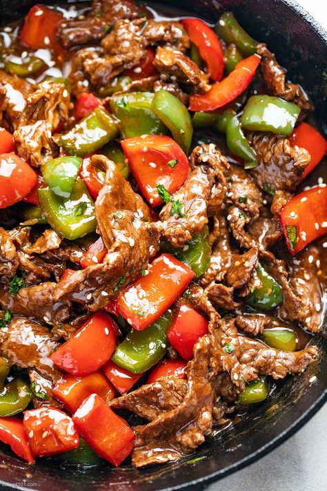 Pepper Steak Stir-Fry Recipe – How to Make Beef Stir Fry — Eatwell101 Best Steak Dinner, Peper Steak, Pepper Steak Stir Fry, Steak Stirfry Recipes, Good Steak Recipes, Steak Dinner Recipes, Paleo Diet Meal Plan, Steak Stir Fry, Pepper Steak Recipe