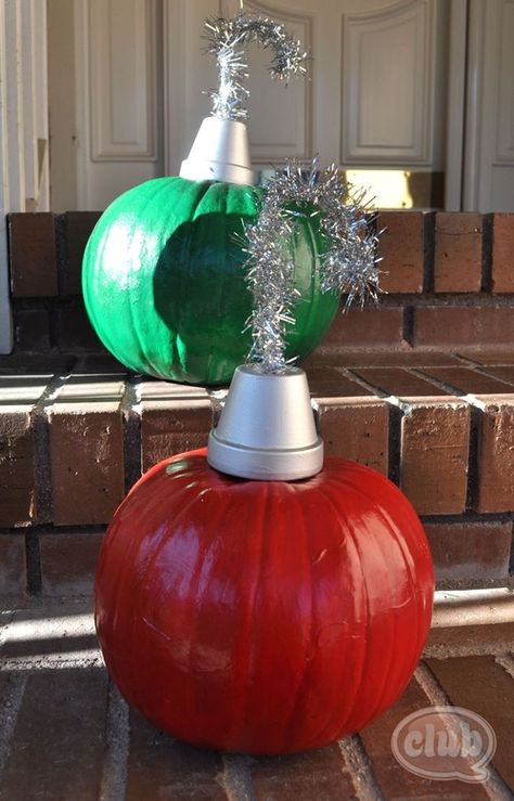 Ten Creative Outdoor Christmas Decorations outdoor decoration craft crafts christmas wreath crafty xmas ornaments Christmas Pumpkins, Pumpkin Ornaments, Painted Pumpkin, Painted Flower Pots, Painted Flower, Snowman Crafts, Outdoor Decorations, Design Office, Painted Pumpkins