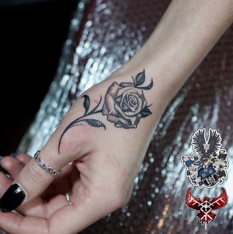 Rose Tattoo Thumb, Wrist Hand Tattoo, Girly Hand Tattoos, Hand Palm Tattoos, Thumb Tattoos, Rose Tattoo On Arm, Rose Hand Tattoo, Hand Rose, Rose Tattoos For Women