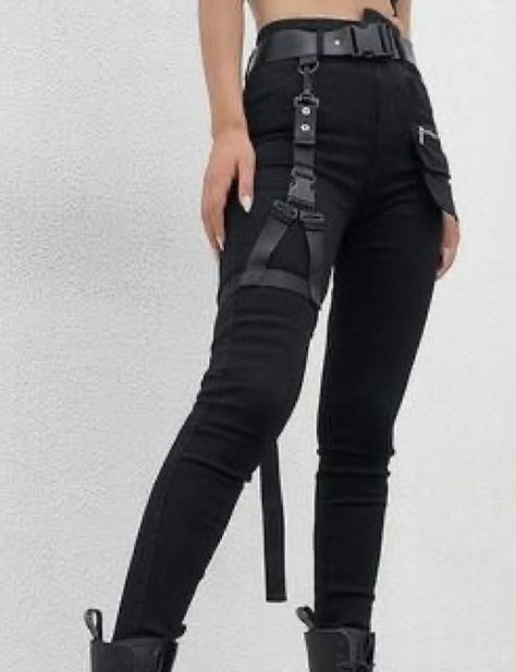 Tactical Goth Outfit, Fantasy Tactical Outfit, Black Battle Outfit, Modern Rogue Outfit, Tech Gear Outfits, Spy Aesthetic Outfit Girl, Assassins Clothing, Tactical Wear Aesthetic, Tatical Clothes Female