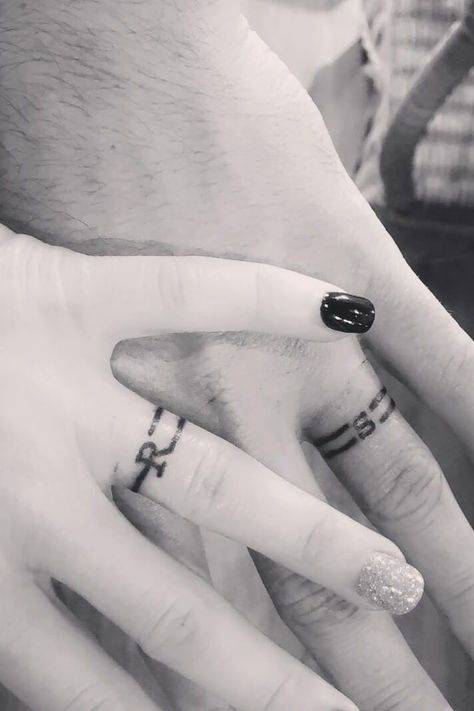 Finger Tattoos For Couples, Ring Tattoo Designs, Wedding Band Tattoo, Best Couple Tattoos, Ring Tattoo, Cute Couple Tattoos, Wedding Ring Tattoo, Couple Tattoos Unique, Finger Tattoo For Women