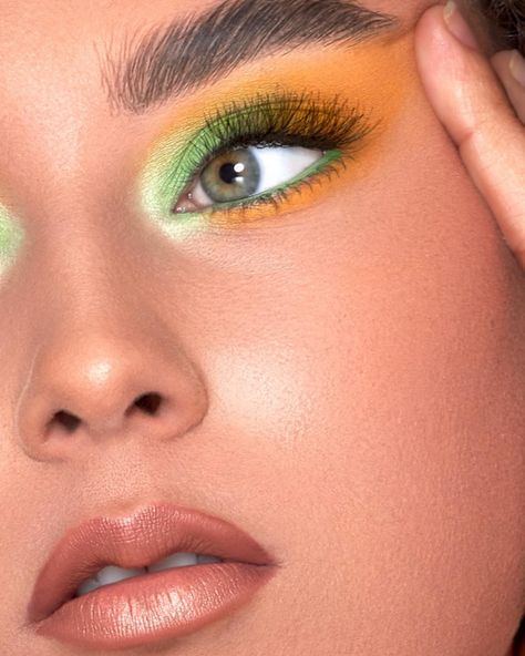 Green Orange Makeup Look, Green Theme Makeup, Green And Orange Makeup Looks, Orange And Green Eyeshadow, Green And Yellow Eyeshadow Looks, Bright Color Makeup Looks, Orange Green Makeup, Green Orange Makeup, Yellow And Green Eyeshadow