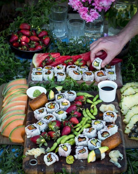 Feast for the Eyes: Epic Grazing Tables are Taking Over! - Green Wedding Shoes Platter Ideas Christmas, Cheese Platter Ideas, Grazing Table Ideas, Christmas Finger Foods, Platter Ideas, Sheila E, Sushi Party, Sushi Platter, Grazing Table