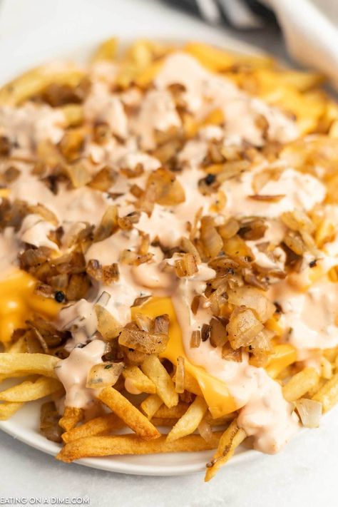 Copycat In-N-Out Animal Style Fries Recipe - Eating on a Dime In And Out Sauce, Animal Style Fries Recipe, In N Out Sauce, Under The Sea Sweet 16, Animal Fries, Animal Style Fries, Cook Potatoes, Quick Bread Recipes Easy, Dips Party