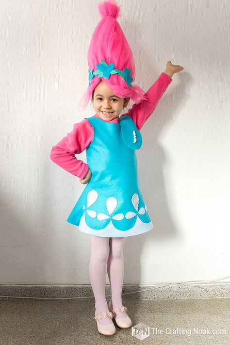 Poppy Halloween Costume Diy, Diy Princess Poppy Costume, Diy Poppy Costume, Poppy Hair Trolls Diy, Poppy And Viva Costumes, Queen Poppy Costume, Diy Poppy Troll Costume, Viva Costume Trolls, Trolls Family Costume