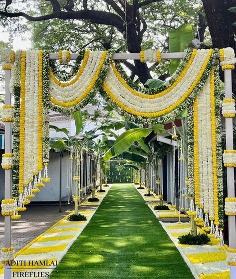 Mandap Design South Indian, South Indian Engagement Decor, Diwali Gate Decoration, South Indian Haldi Ceremony, Wedding Gate Decoration Indian, Haldi Entrance Decor, Shadi Decoration, Mandap Wedding, Outdoor Wedding Reception Decorations