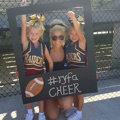 Cheer Mom & Coach 💗 Cheer Coach Pictures, Cheer Mom Must Haves, Cheer Team Party Ideas, Cheerleader Of The Week Ideas, Cheer Team Mom Duties, Cheer Mom Aesthetic, Cheer Team Mom Ideas, Cheer Coach Aesthetic, Cheer Activities