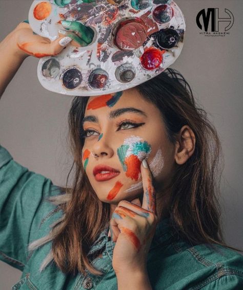 Painter Painting Photography, Face Paint Photography, Artsy Photography Portrait, Art Inspiration Photos, Cool Self Portrait Ideas, Artistic Photography Art, Painting Photography Ideas, Painting Photoshoot Ideas, Artist Photoshoot Ideas