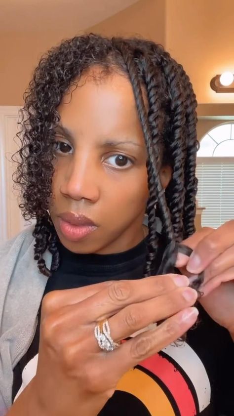 Twist Gel For Natural Hair, Curly Two Strand Twist, How To Do Three Strand Twist, Twisted Hair Tutorial, Short Twist Tutorial, Marley Twists On Natural Hair, How To Three Strand Twist Natural Hair, Three Strand Twist Out, Twist Outs Tutorial