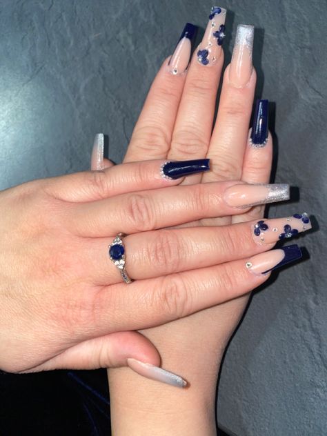 Blue And Silver Sweet 16 Dress, Coffin Acrylic Nails Navy Blue, Dark Blue Nails Medium Length, Prom Nails Acrylic Dark Blue, Navy Blue And Silver Nails Prom, Navy Blue Prom Nails Acrylic, Blue Party Nails, Navy Blue Nails Coffin, Navy Blue Quince Makeup