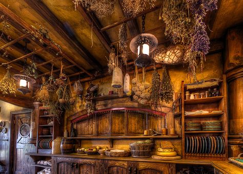 Bag End Interior, Bag End Hobbiton, Hobbit House Interior, Casa Do Hobbit, Casa Fantasy, Casa Hobbit, Bag End, Peter Jackson, Witch Cottage