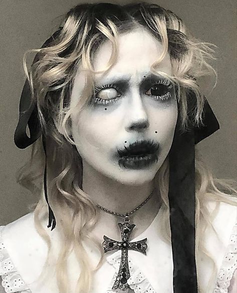 @pyromuse Alt Makeup, Horror Makeup, Halloween Makeup Inspiration, Edgy Makeup, Cute Makeup Looks, Goth Makeup, Fx Makeup, Crazy Makeup, Sfx Makeup