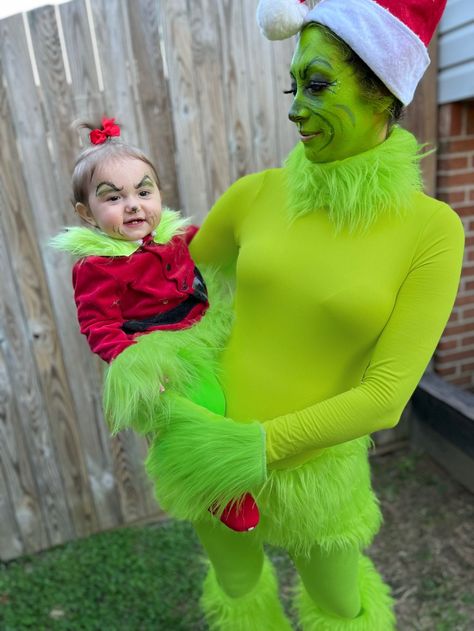 DIY Halloween costumes Pregnant Grinch Costume, Pregnant Grinch, Baby Grinch Costume, Diy Grinch Costume, Gingerbread Cubicle, Grinch Play, Grinch Costume, Grinch Halloween, Nye 2023