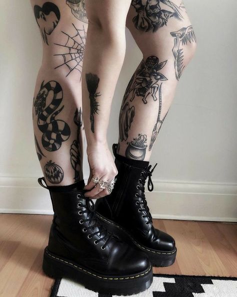 aesthetic - ink me - Wattpad Gotik Tattoo, Grunge Tattoo, Goth Tattoo, Gothic Tattoo, Knee Tattoo, Aesthetic Tattoo, Dope Tattoos, Piercing Tattoo, Pretty Tattoos