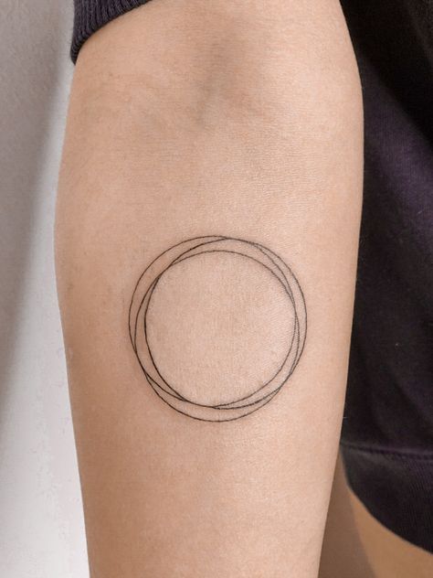 Three Circles Tattoo, 3 Circles Tattoo, Tattoo Circle Design, Circle Of Life Tattoo, Circle Tattoo Ideas, Circles Tattoo, Circle Tattoo Design, Tattoo Circle, Germany Tattoo