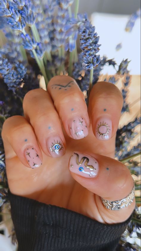 Evil Eye And Gold Nails, Chrome Nails With Evil Eye, Back To School Manicure Ideas, Daisy Jones Nails, Chrome Designs Nails, Evil Eye Gold Nails, Evil Eye Nails With Gold, Evil Eye Biab Nails, Minimalist Biab Nails