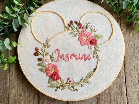 Mickey Wreath, Abstract Tattoo Ideas, Basic Hand Embroidery Stitches, Disney Embroidery, Diy Embroidery Designs, Embroidered Throw Pillows, Embroidery Tshirt, Embroidery Template, Hand Embroidery Patterns Flowers