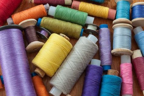 Quilting Thread: The Ultimate Guide Aurifil Thread, Quilting Thread, Hand Applique, Quilting Techniques, Quilting Tips, Free Motion Quilting, Longarm Quilting, Sewing Thread, Sewing Accessories