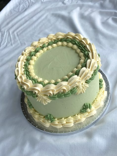 Vintage Green Cake Aesthetic, Green Colour Birthday Cake, Cake Designs Green And White, Green Birthday Cakes Aesthetic, White Cake With Green Flowers, Birthday Cake Ideas 14th, Green Colour Cake Design, Cottagecore Cake Aesthetic, Birthday Cake Sage Green