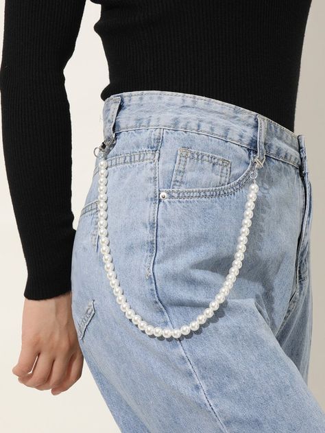 Jeans Accessories Jewelry, Diy Chain Jeans, Belts Aesthetic, Chain Jeans, Shoe Lacing Techniques, Jeans Chain, Pocket Chain, Pant Chains, Rhinestone Jeans