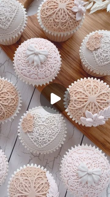 Lace Cake Designs, Wedding Cupcakes Ideas Elegant, Cake Pucks, Bridesmaid Cookies, Fondant Lace, Vintage Cupcakes, Lace Cupcakes, Cupcake Piping, 2025 Ideas