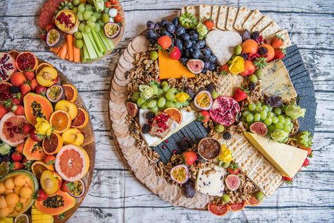 Posh Picnics: Summer Feasting & Luxury Hampers | Platter London| Luxury London Luxury Picnic Food Ideas, Posh Picnic Ideas, Posh Picnic, Posh Picnic Food, Summer Picnic Party, Breakfast Picnic, Luxury Hampers, Breakfast Platter, Graduation Party Foods