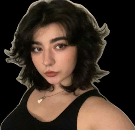 Grunge Face Claims Female, Short Black Hair Face Claim, Grunge Face Claim, 80s Haircut Women, Black Short Wavy Hair, 90s Grunge Haircut, Girl With Short Black Hair, Face Claim Dr, 80s Haircuts