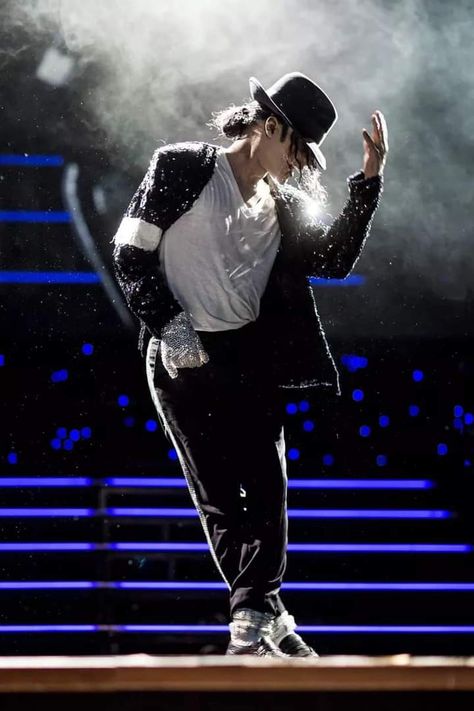 Thriller Michael Jackson, Michael Jackson Outfits, Michael Jackson Poster, Michael Jackson Dance, Michael Jackson Hot, Dance Wallpaper, Earth Song, Michael Jackson Wallpaper, Michael Jackson Art