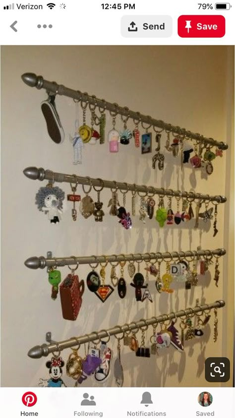 Keychain Wall Display, Key Ring Display Ideas, Keyring Display Ideas, Keychain Collection Display Ideas, Displaying Keychains, Keychain Organization, Keychain Display Ideas, Keychain Collection Display, Keyring Display