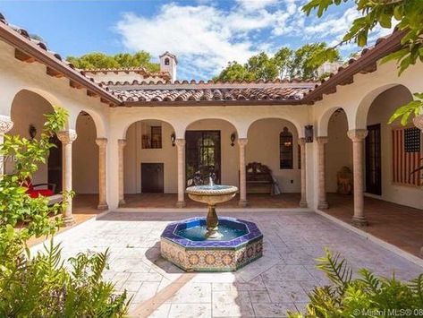 Spanish Courtyard, Mediterranean Homes Exterior, Spanish Colonial Homes, Hacienda Homes, Walkway Lighting, Mediterranean Exterior, Mediterranean Mansion, Houses In Mexico, Hacienda Style Homes