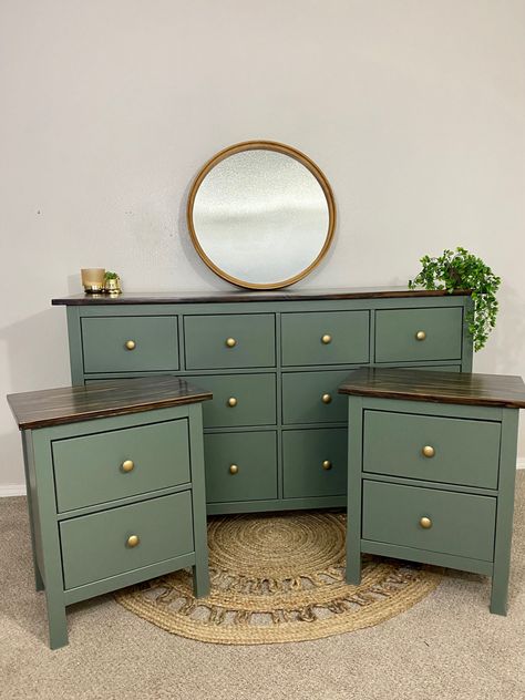 Green Dresser Paint Color, Wood And Green Furniture, Dark Sage Green Furniture, Painted Ikea Furniture Ideas, Upcycled Green Furniture, Color Dresser Bedroom, Dresser Set Makeover, Furniture Dressers, Furniture Flip Inspiration