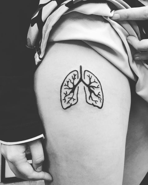 Simple Lung Tattoo, Ywhw Tattoo Lungs, Tattoo Lungs, Inhaler Tattoo, Lung Tattoo, Survivor Tattoo, Sweet Tattoos, Michael Art, Tattoo Style Drawings