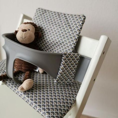 Nun habe ich schon zum zweiten Mal das Sitzkissen für […] Tripp Trapp, Baby Education, Diy Bebe, Bedroom Pillows, Baby Diy, Cushion Pattern, Baby Registry, Infant Activities