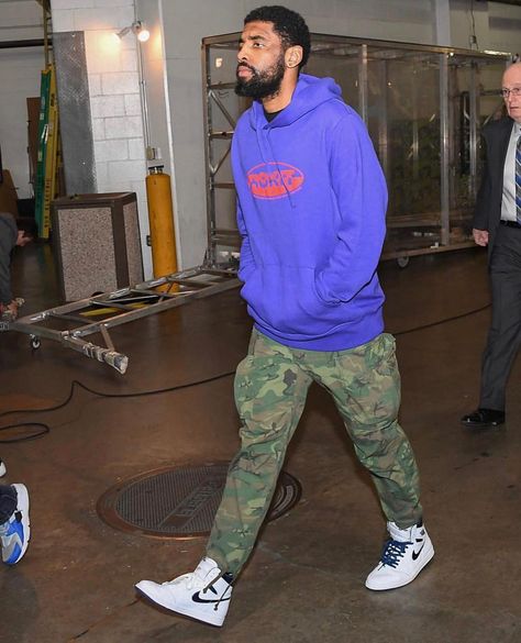 Kyrie Irving Outfits, Nba Style, Jordan Fits, Jordan 1 Sneakers, Mens Outerwear Fashion, Techwear Fashion, Nba Outfit, Nba Fashion, Nba Playoffs