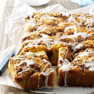 Graham Streusel Coffee Cake Recipe from Taste of Home -- shared by Blanche Whytsell of Arnoldsburg, West Virginia Vintage Breakfast Recipes, Company Breakfast, Graham Cake, Easy Apple Cake, Streusel Coffee Cake, Apple Recipe, Coffee Cake Recipe, Simple Breakfast, Vegetarian Cake