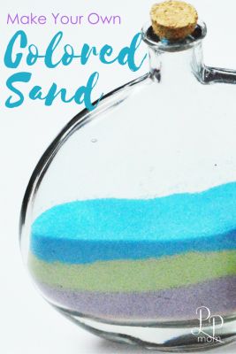 Mix Two Ingredients To Make Your Own Colored Sand! This with salt, sugar or epsom salt works if it doesn't get wet or attract bugs Sand Jars, Diy Colored Sand, Camp Diy, Sand Art Projects, Kids Craft Projects, Camping Diy Projects, Sand Art Bottles, Diy Bridal Shower, Bridal Shower Decoration