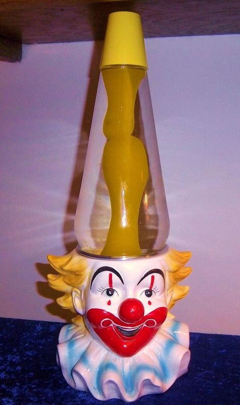 Upcycling, Clown Diy Decorations, Circus Home Decor, Creepy Cute Decor, Clown Room Decor, Clowncore Bedroom, Clowncore Decor, Clown Bathroom, Clown Bedroom