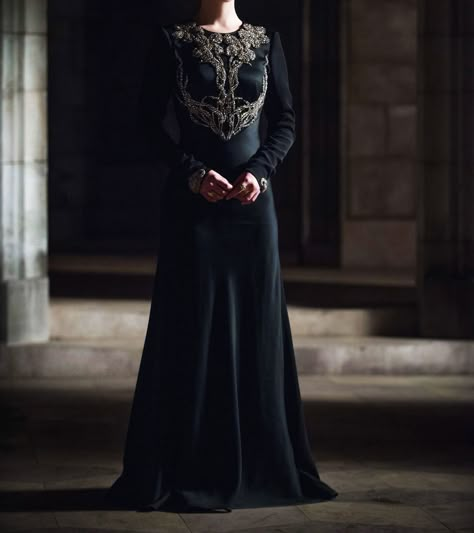 Reign Outfits, Reign Costumes, Reign Tv Show, Marie Stuart, Reign Fashion, Reign Mary, Reign Dresses, Mary Dress, Queen Of Scots